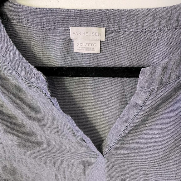 Van Huesen chambray top - Picture 2 of 2